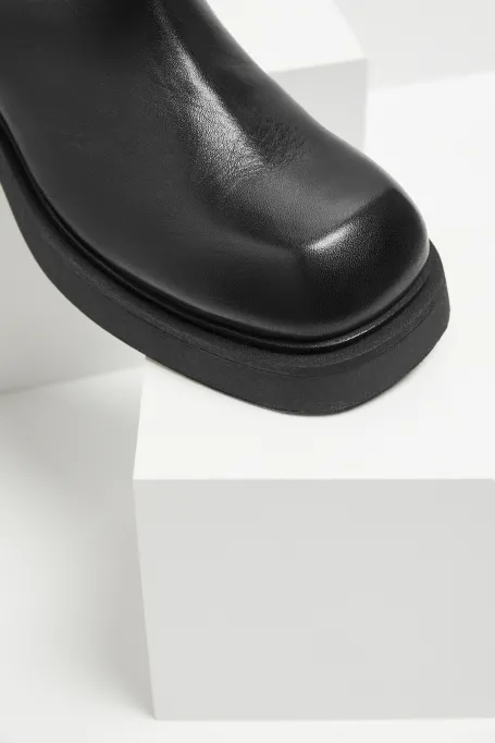 Cizme negre din piele