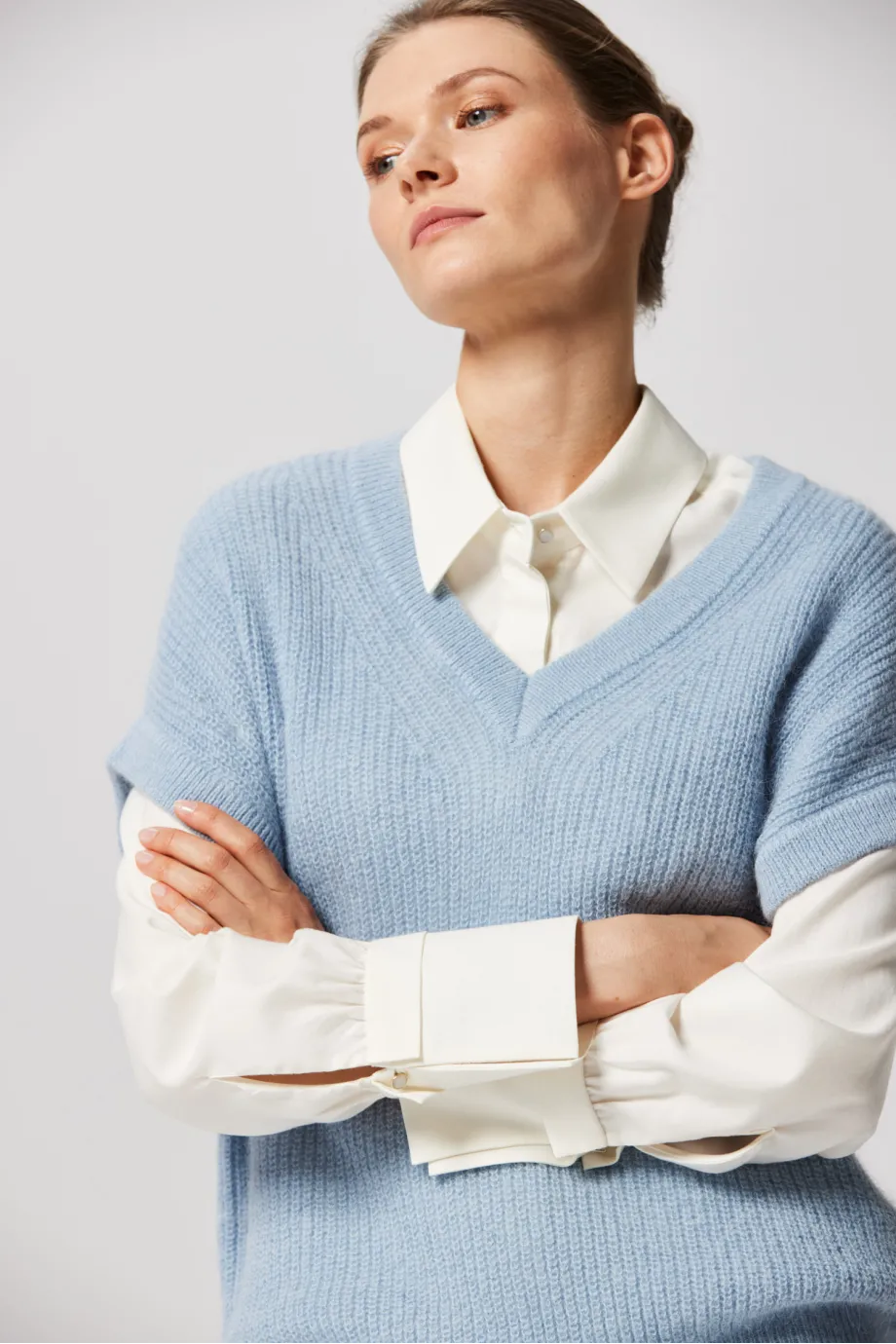Bluza albastră cu decolteu în V Bluza albastră cu decolteu în V