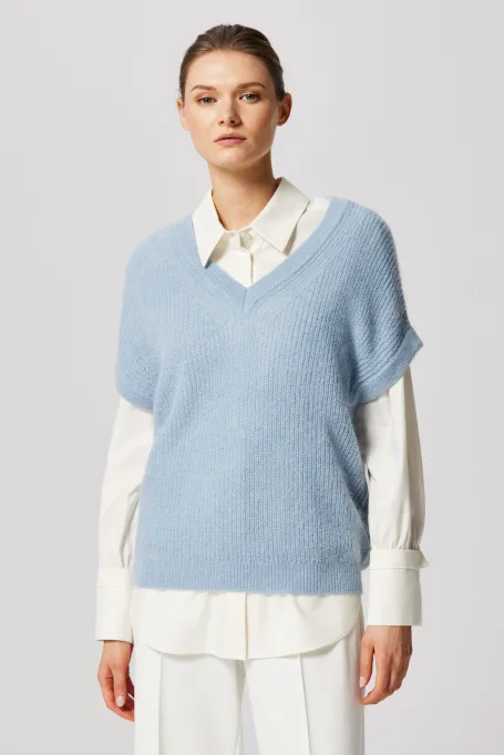 Bluza albastră cu decolteu în V