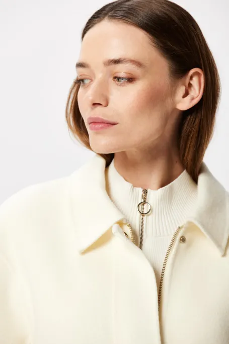 Jachetă scurtă albă doubleface