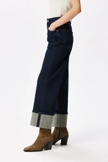 Jeansuri bleumarin cu mansetă largă