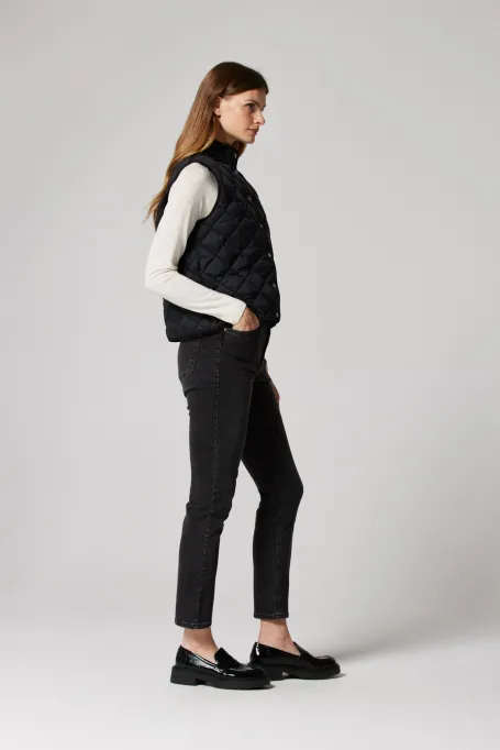 Vestă matlasată neagră