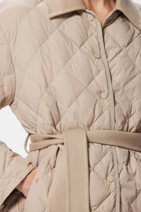 Geacă bej de puf cu curea