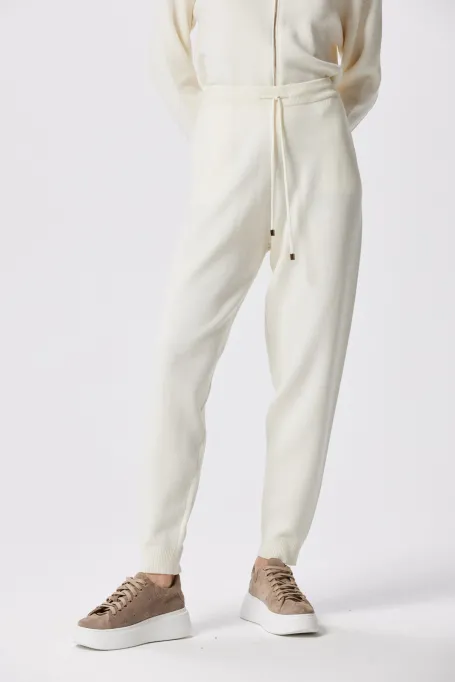 Pantaloni crem din lână merinos
