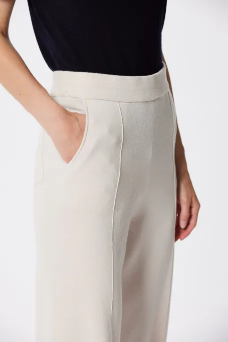 Pantaloni largi bej din lână merinos