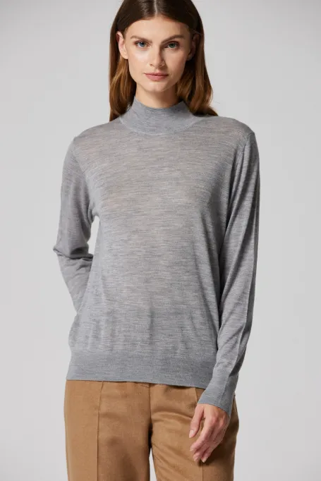 Bluză gri cu guler semi-înalt din lână merinos Julia