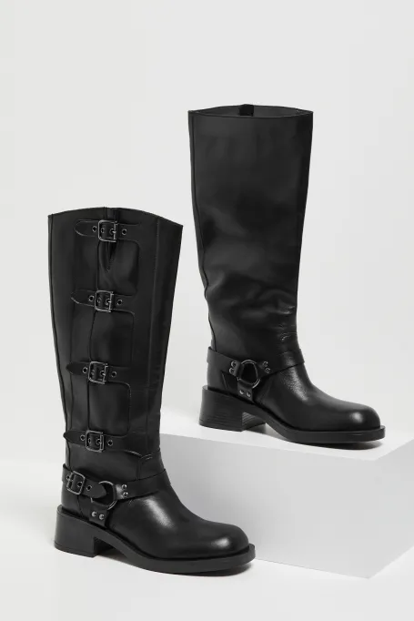 Cizme negre din piele cu catarame