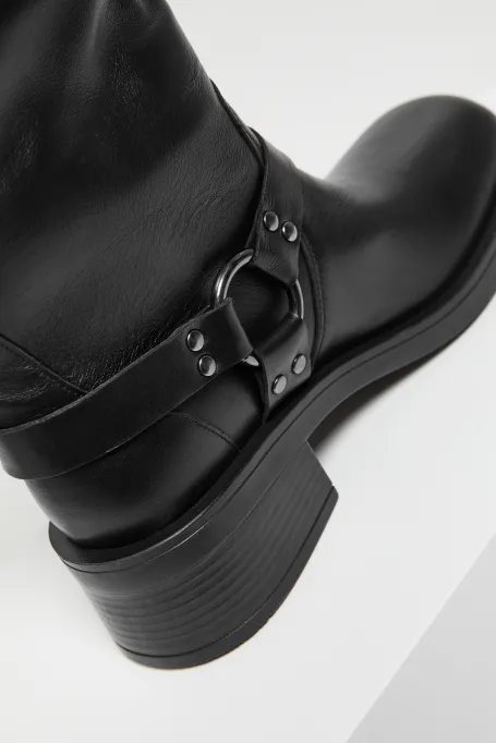 Cizme negre din piele cu catarame