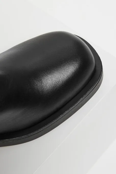 Cizme negre din piele cu catarame Cizme negre din piele cu catarame