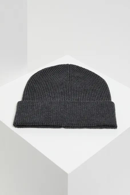 Căciulă gri din lână merinos
