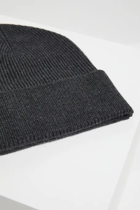 Căciulă gri din lână merinos