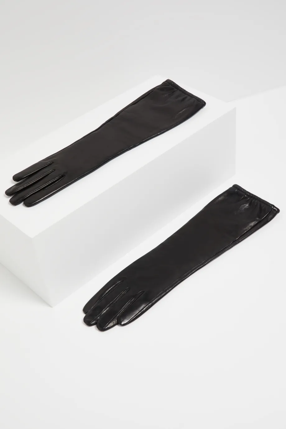 Mănuși negre lungi Mănuși negre lungi