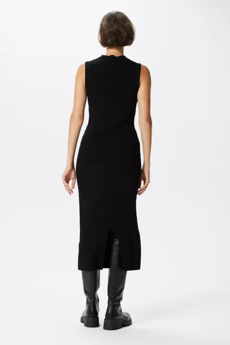 Rochie neagră mulată Rochie neagră mulată