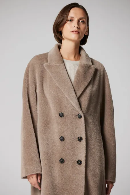Palton bej cu două rânduri de nasturi cu alpaca suri