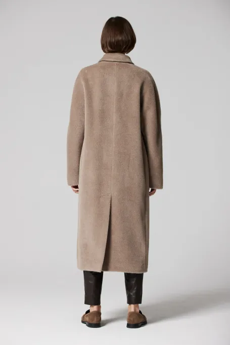Palton bej cu două rânduri de nasturi cu alpaca suri