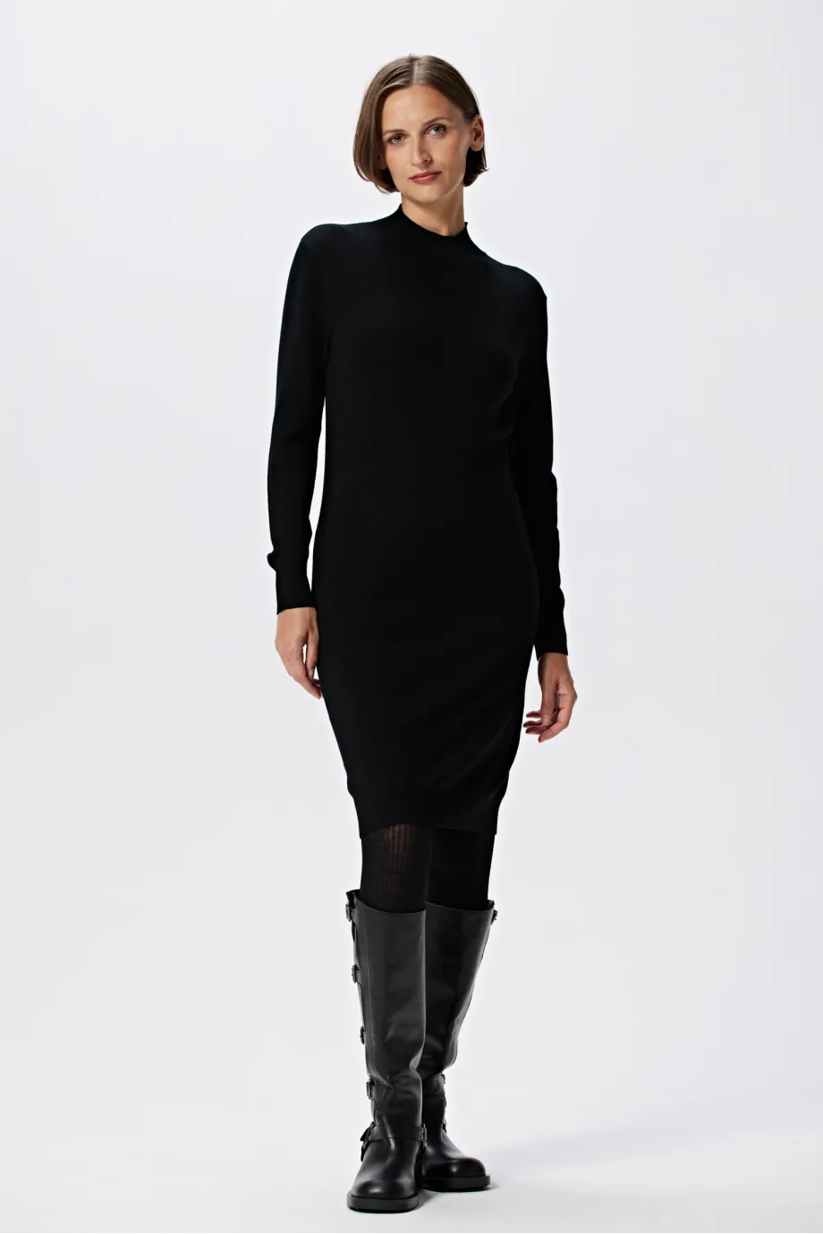 Rochie neagră semi-guler din lână merinos Rochie neagră semi-guler din lână merinos