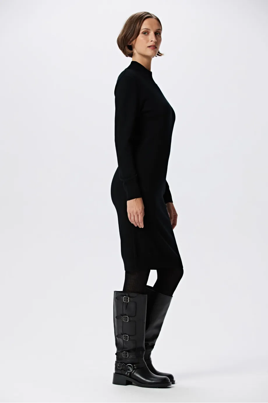 Rochie neagră semi-guler din lână merinos Rochie neagră semi-guler din lână merinos