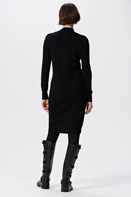 Rochie neagră semi-guler din lână merinos