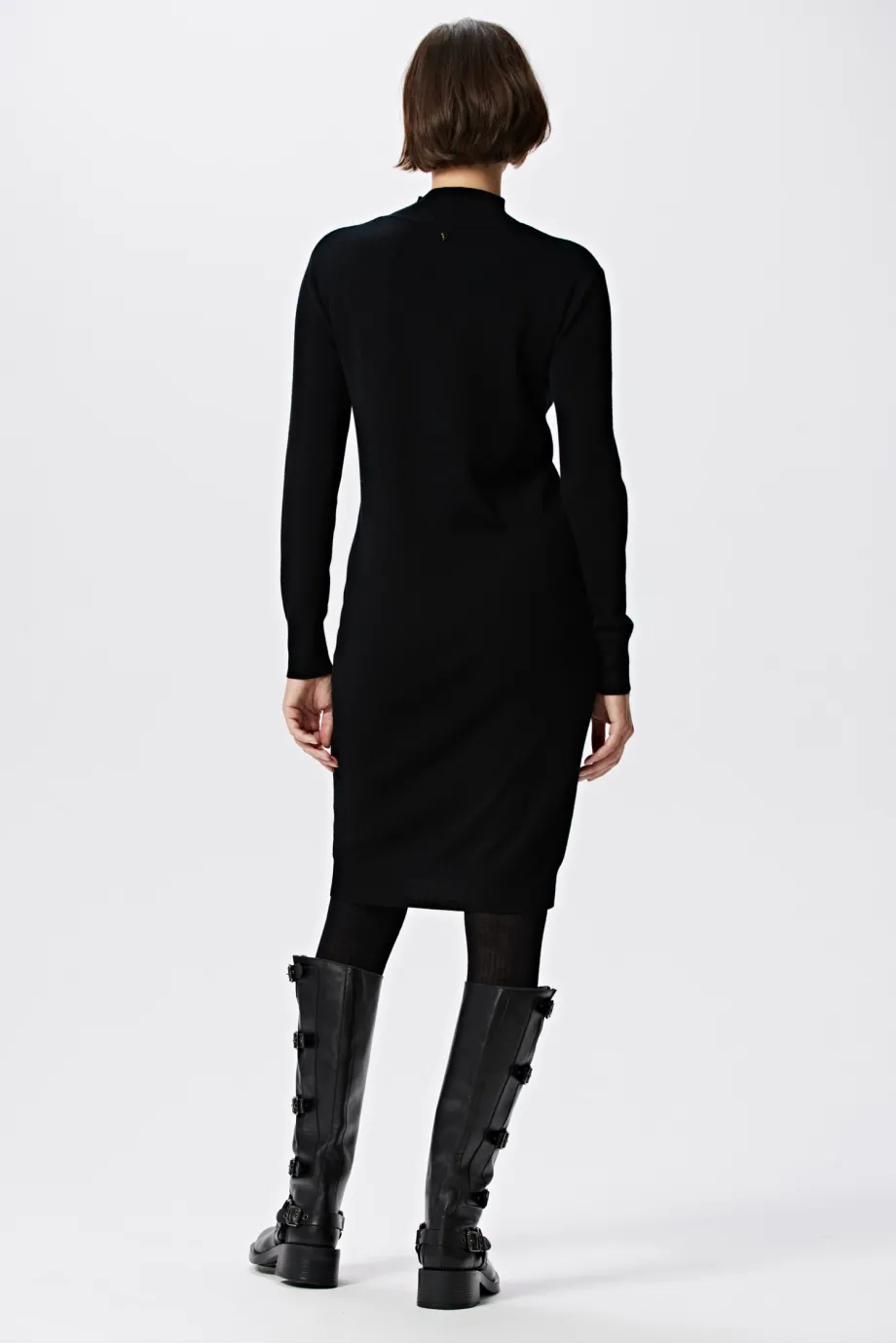 Rochie neagră semi-guler din lână merinos Rochie neagră semi-guler din lână merinos