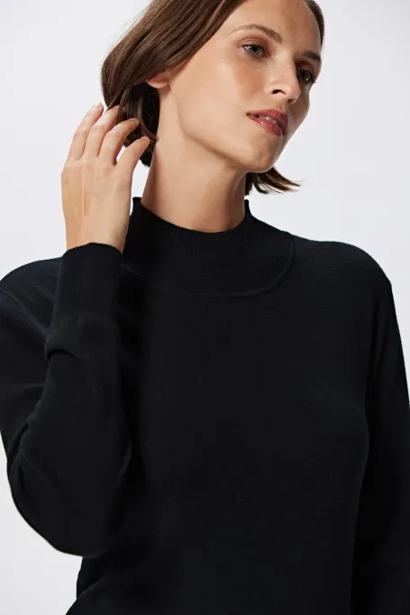 Rochie neagră semi-guler din lână merinos Rochie neagră semi-guler din lână merinos