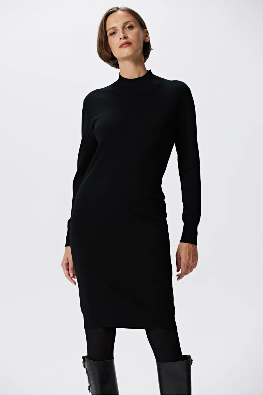 Rochie neagră semi-guler din lână merinos Rochie neagră semi-guler din lână merinos