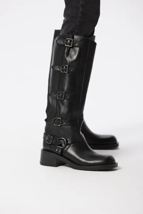 Cizme negre din piele cu catarame