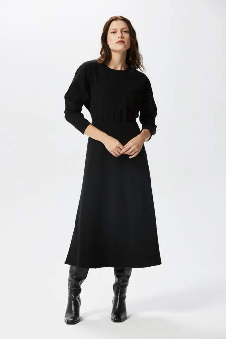 Rochie neagră midi cu mâneca kimono