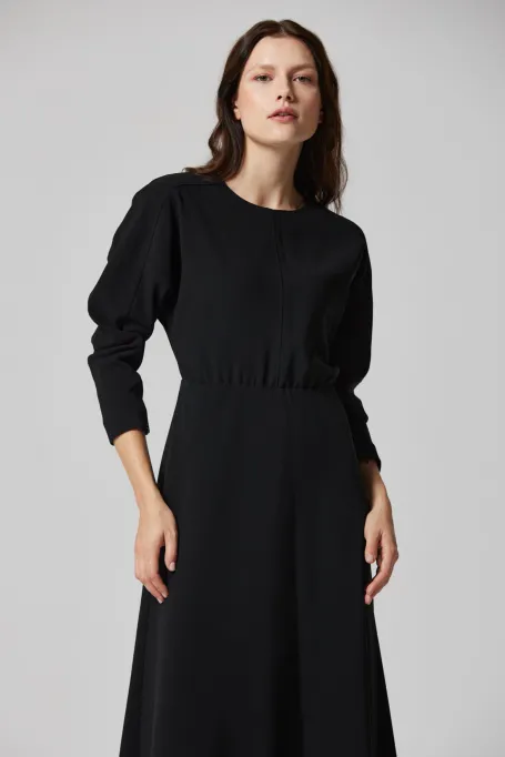 Rochie neagră midi cu mâneca kimono