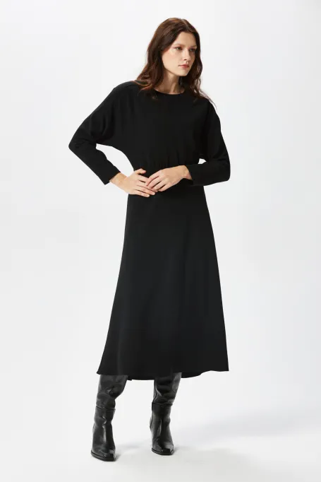 Rochie neagră midi cu mâneca kimono
