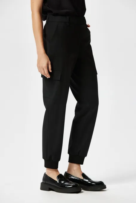 Pantaloni cargo negri cu lână Pantaloni cargo negri cu lână