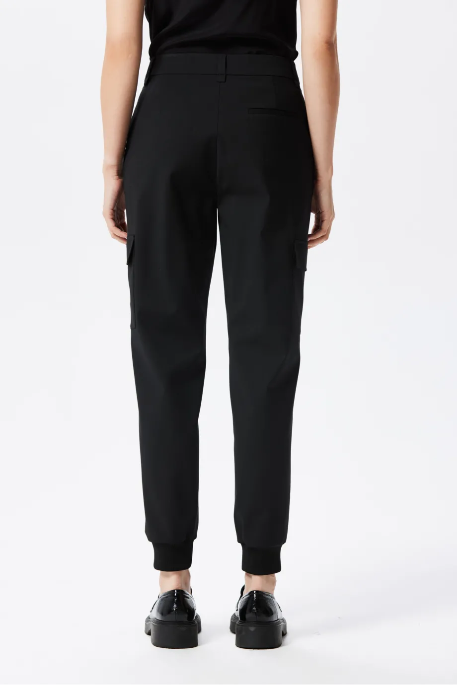 Pantaloni cargo negri cu lână Pantaloni cargo negri cu lână