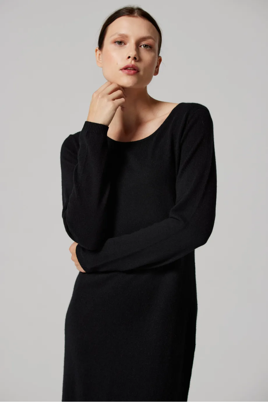 Rochie midi neagră din cașmir Rochie midi neagră din cașmir