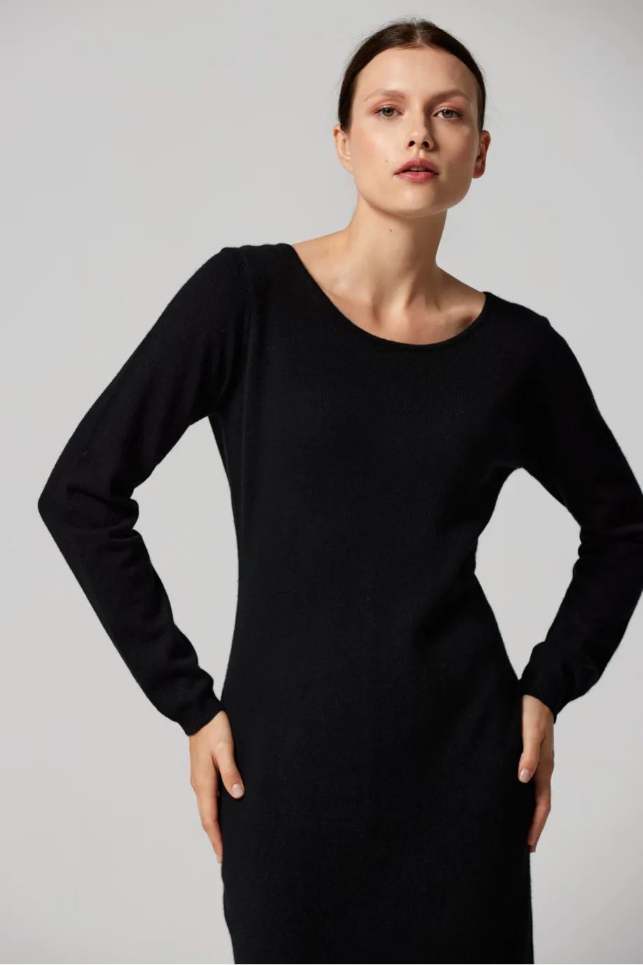 Rochie midi neagră din cașmir Rochie midi neagră din cașmir