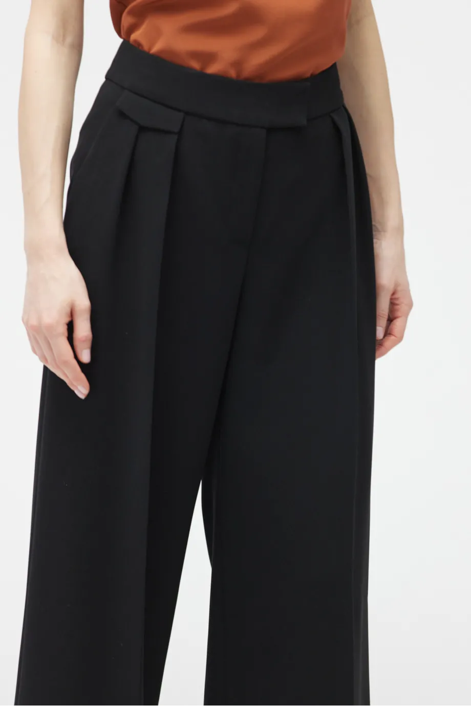 Pantaloni largi negri cu manșete Pantaloni largi negri cu manșete
