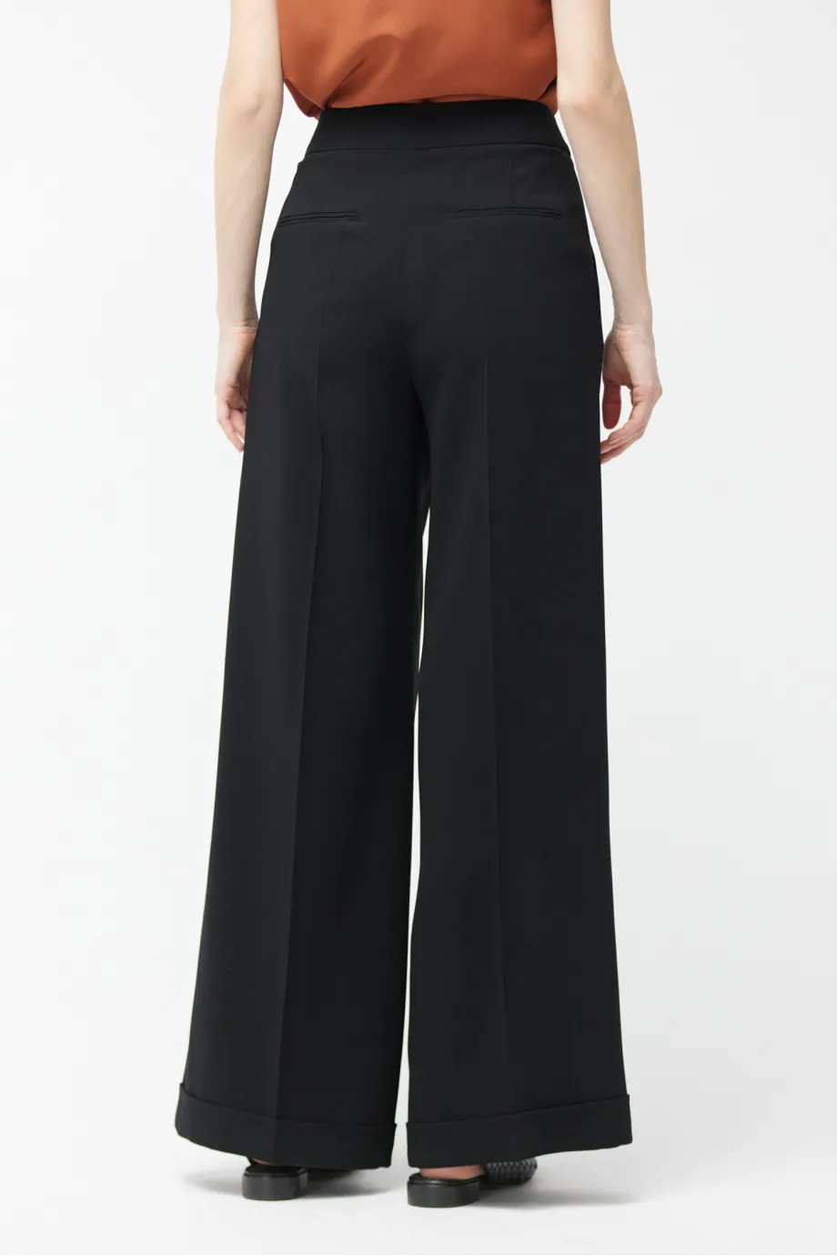 Pantaloni largi negri cu manșete Pantaloni largi negri cu manșete