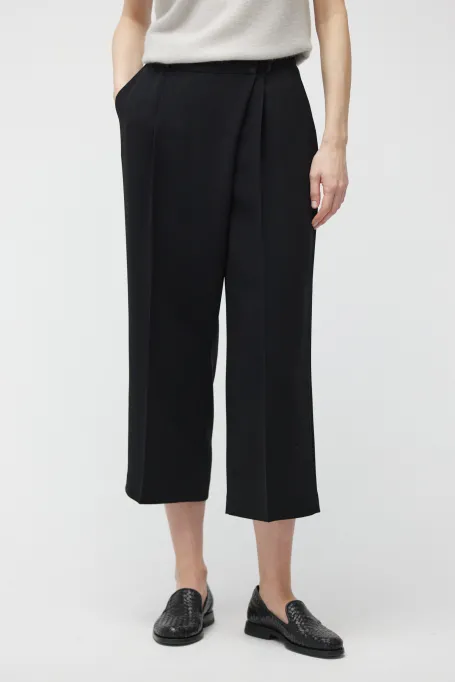 Pantaloni negri tip culottes