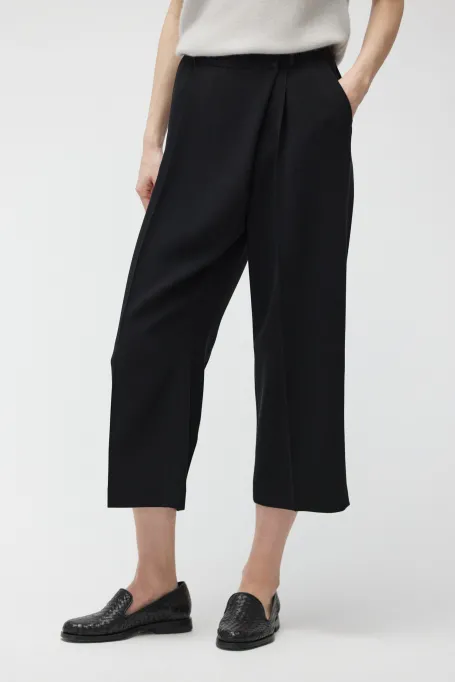 Pantaloni negri tip culottes