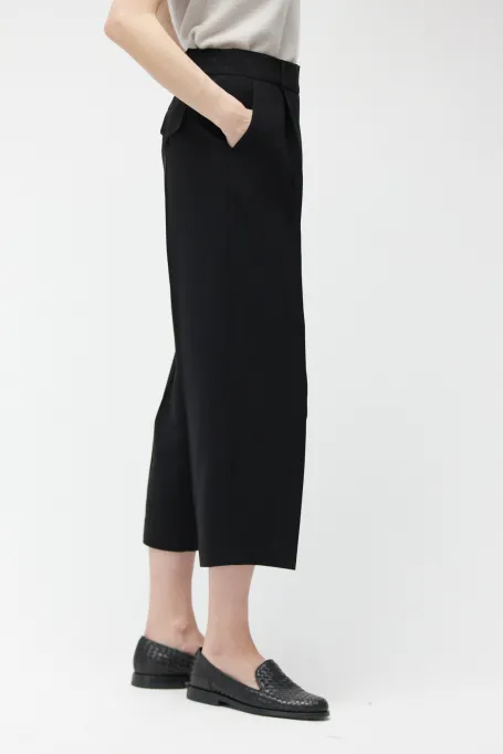 Pantaloni negri tip culottes