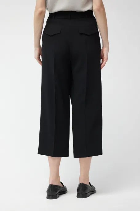Pantaloni negri tip culottes