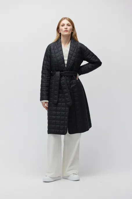 Geacă neagră matlasată cu umplutură din lână de cămilă