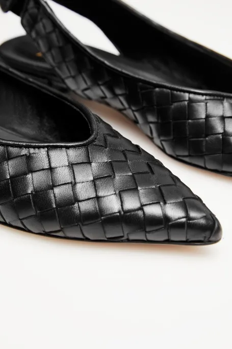Pantofi slingback negri din piele împletită