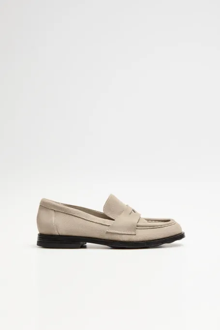Mocasini bej din piele întoarsă