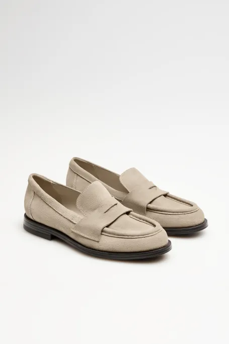 Mocasini bej din piele întoarsă