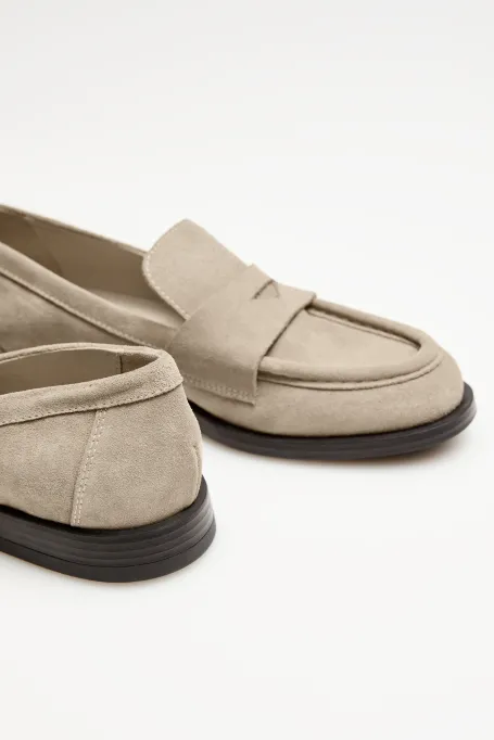 Mocasini bej din piele întoarsă