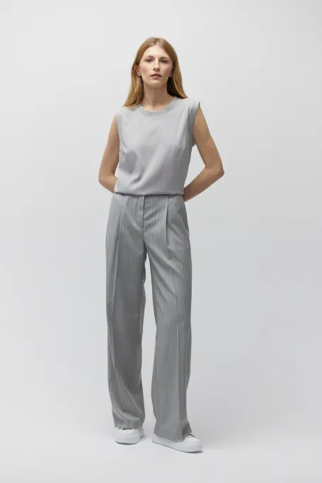 Pantaloni de lână cu croială largă