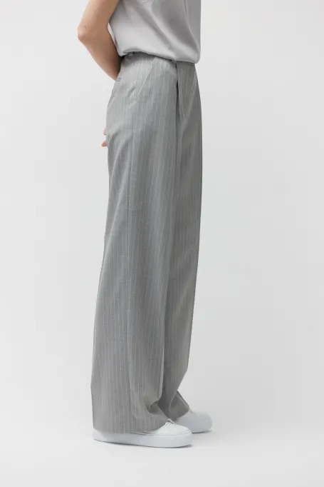 Pantaloni de lână cu croială largă