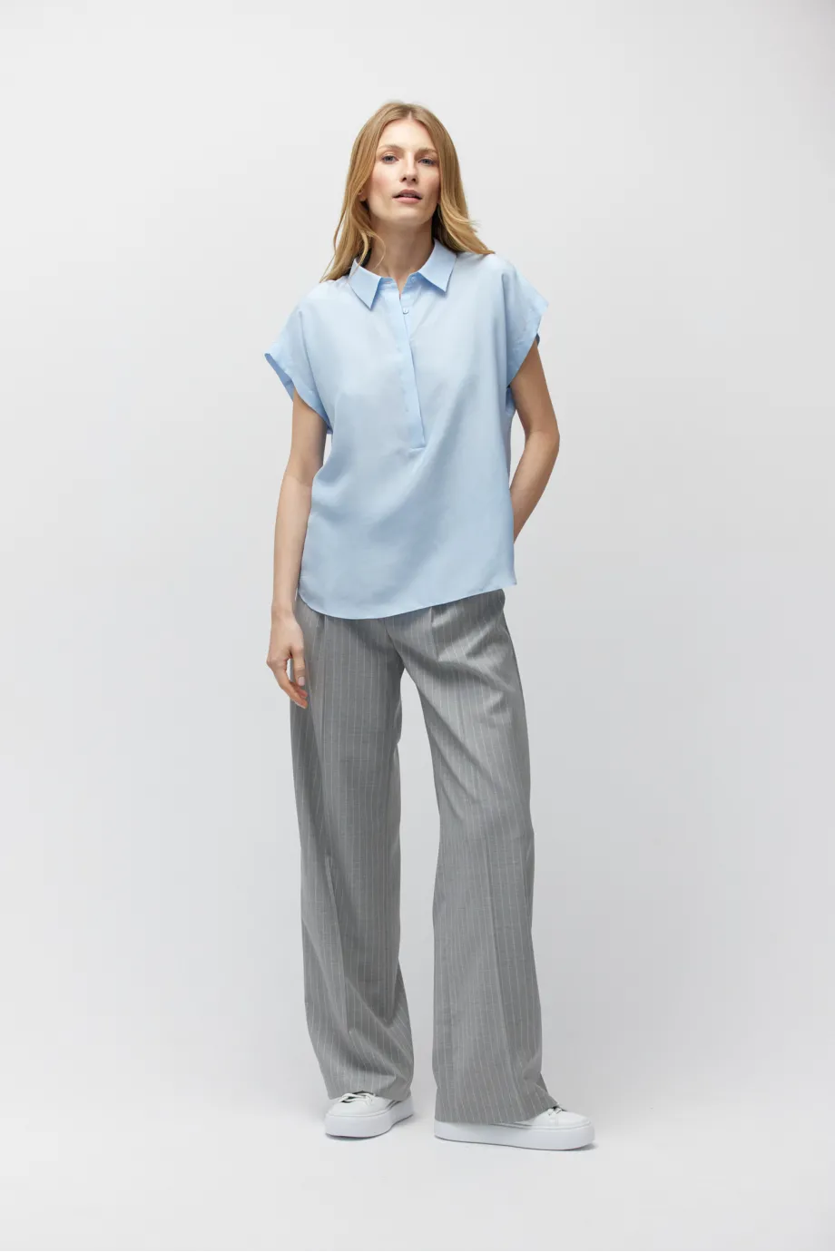 Bluza albastru deschis din mătase Bluza albastru deschis din mătase
