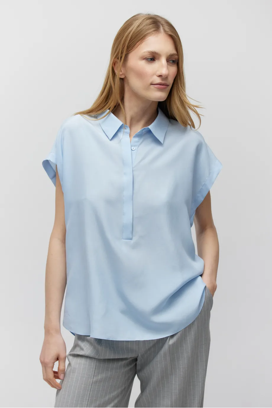 Bluza albastru deschis din mătase Bluza albastru deschis din mătase