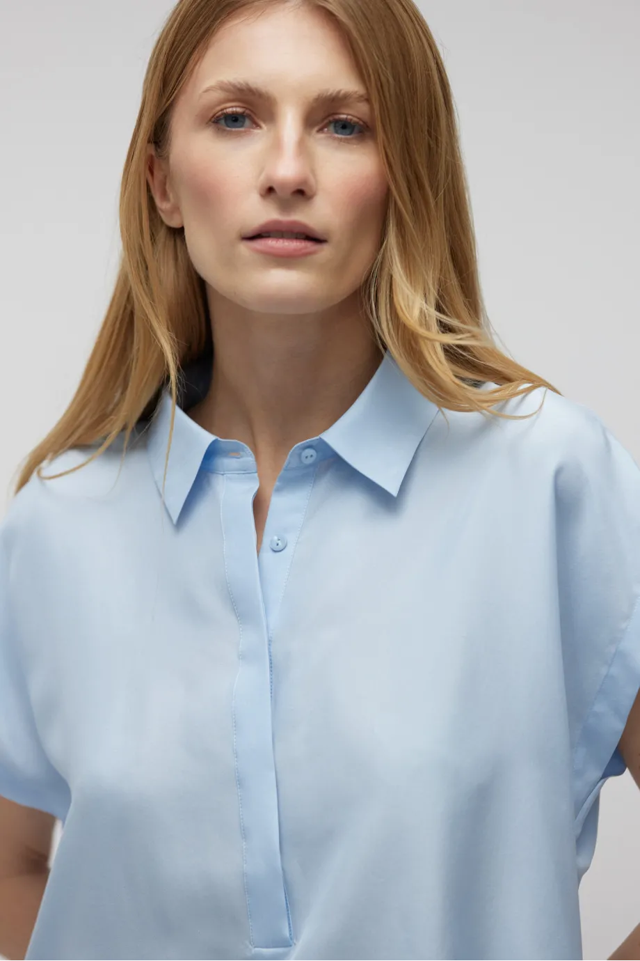 Bluza albastru deschis din mătase Bluza albastru deschis din mătase