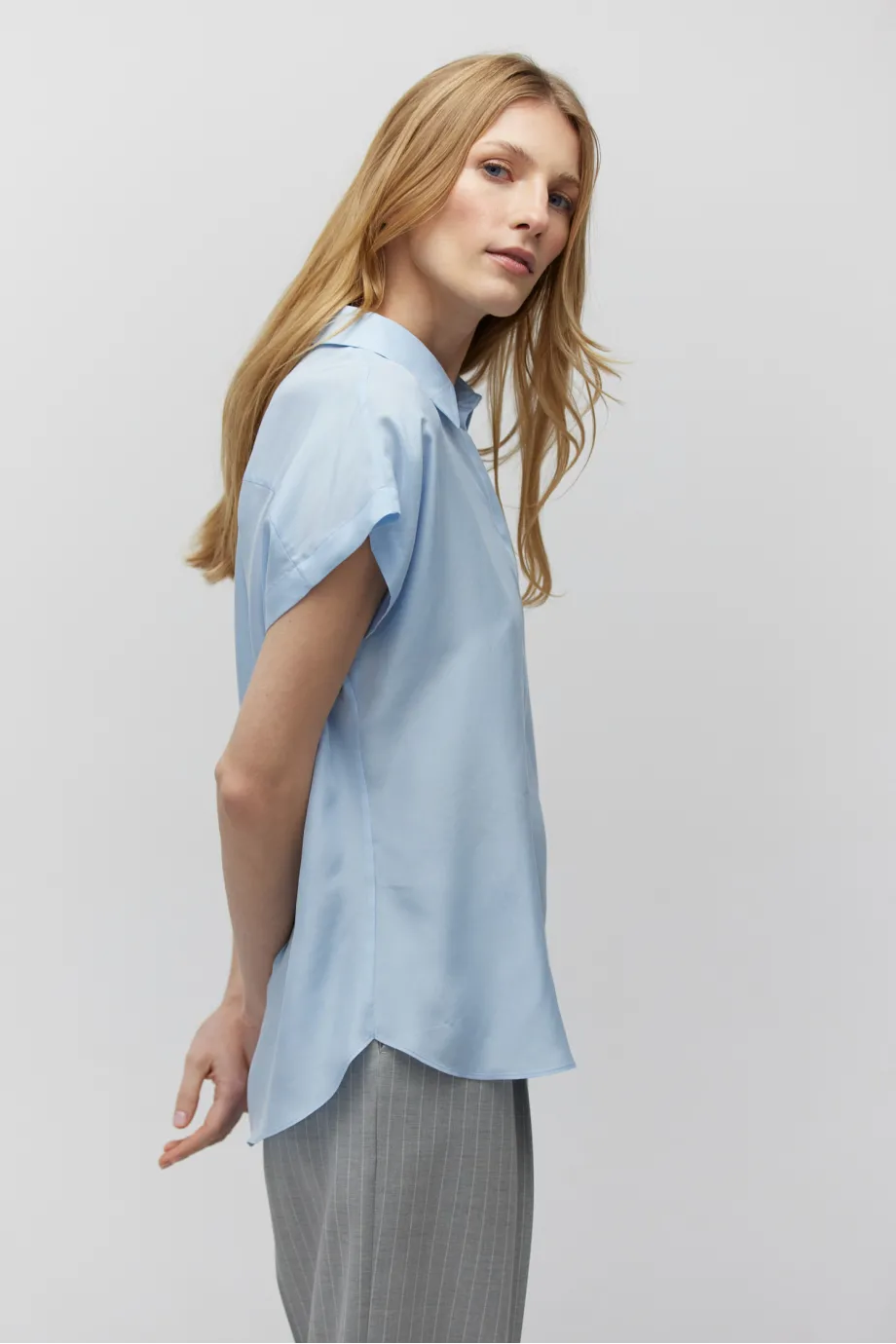 Bluza albastru deschis din mătase Bluza albastru deschis din mătase